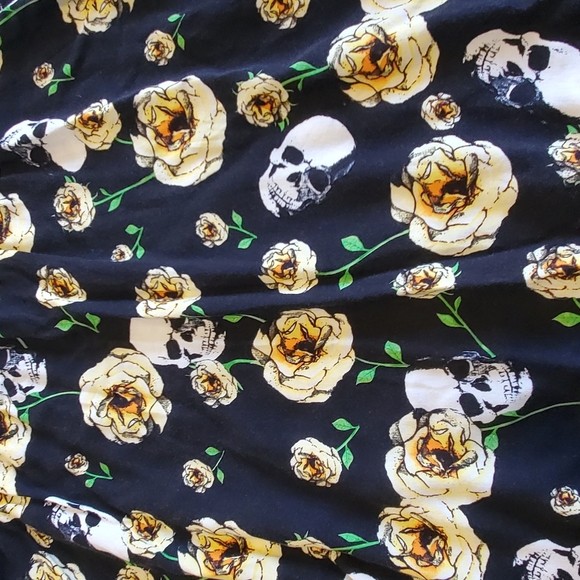Hot topic midnight hour plus size 3X skull flower skater skirt button down front - Picture 6 of 6